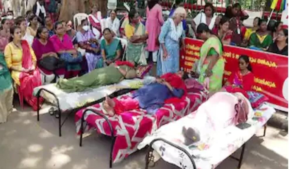 സമരം കടുപ്പിക്കാനൊരുങ്ങി ആശമാർ; കൂട്ട ഉപവാസം ഇന്ന് മുതൽ, പിന്തുണ പ്രഖ്യാപിച്ച് വീടുകളിലും ഉപവാസം