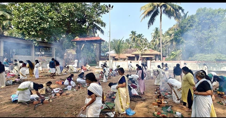 കാരേക്കാട്ട് ഭഗവതി ക്ഷേത്രത്തിലെ ഈ വർഷത്തെ പൊങ്കാല മഹോത്സവം നടത്തി